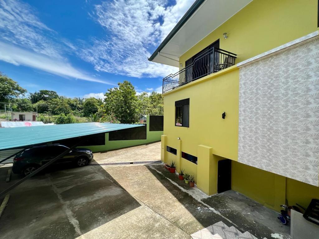 קפוס Yellow House מראה חיצוני תמונה